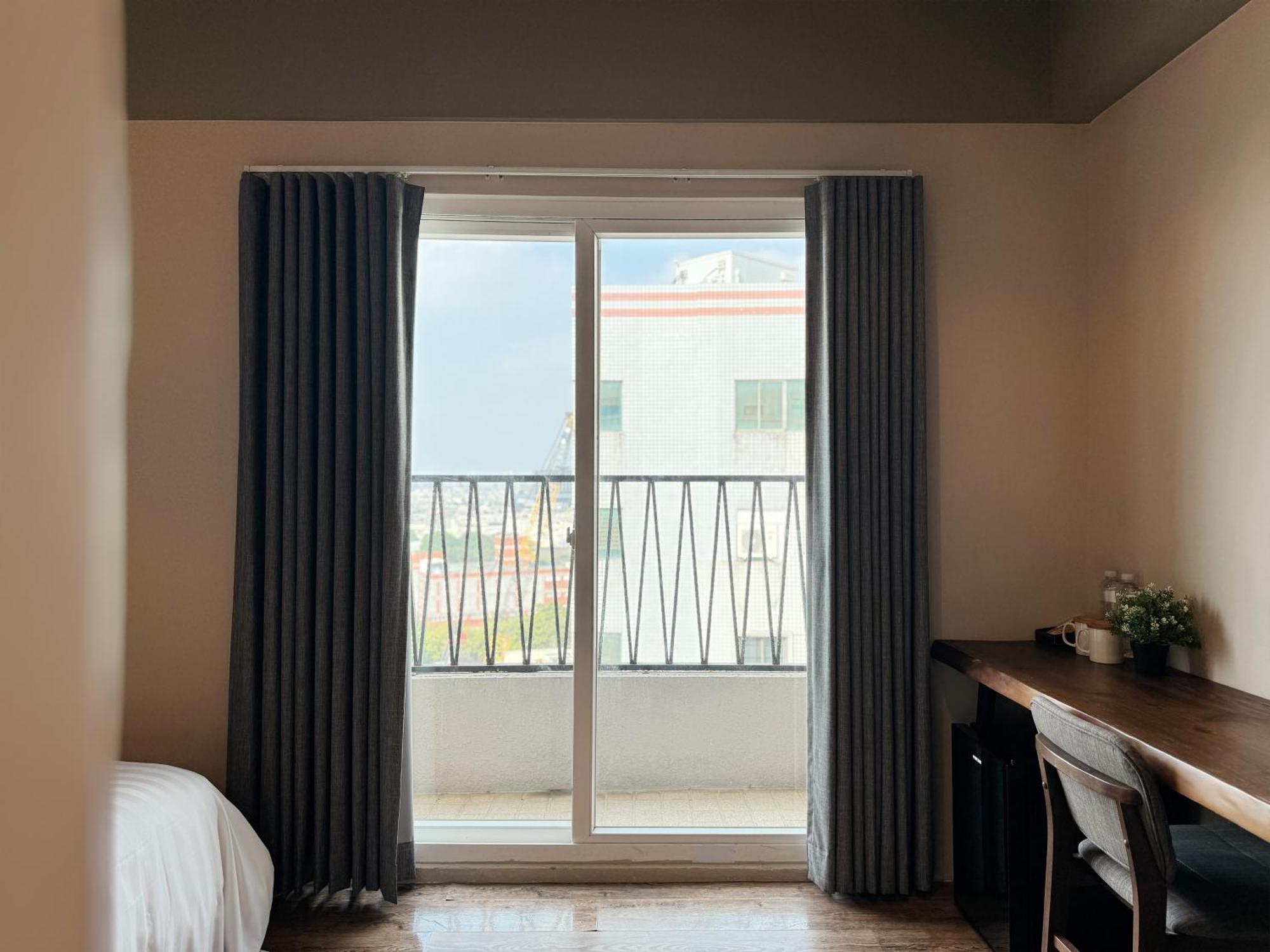 Roaders Hotel Tainan Chengda Esterno foto