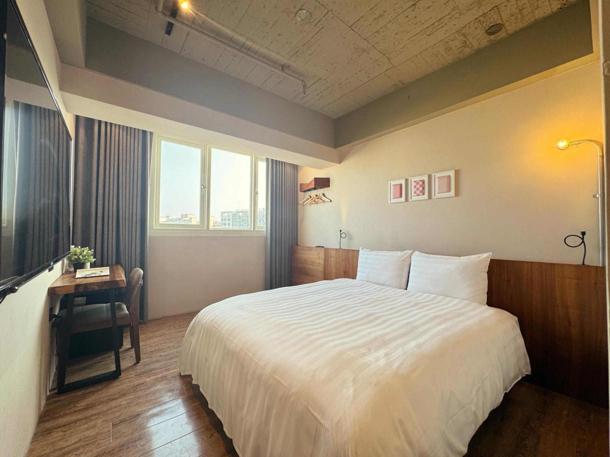 Roaders Hotel Tainan Chengda Esterno foto