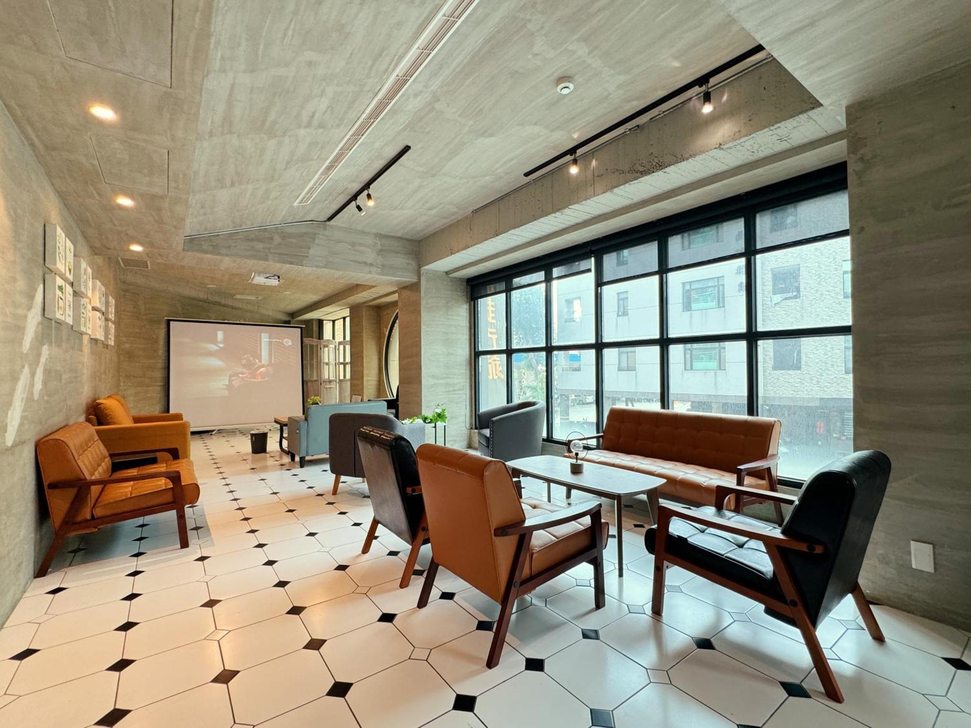 Roaders Hotel Tainan Chengda Esterno foto