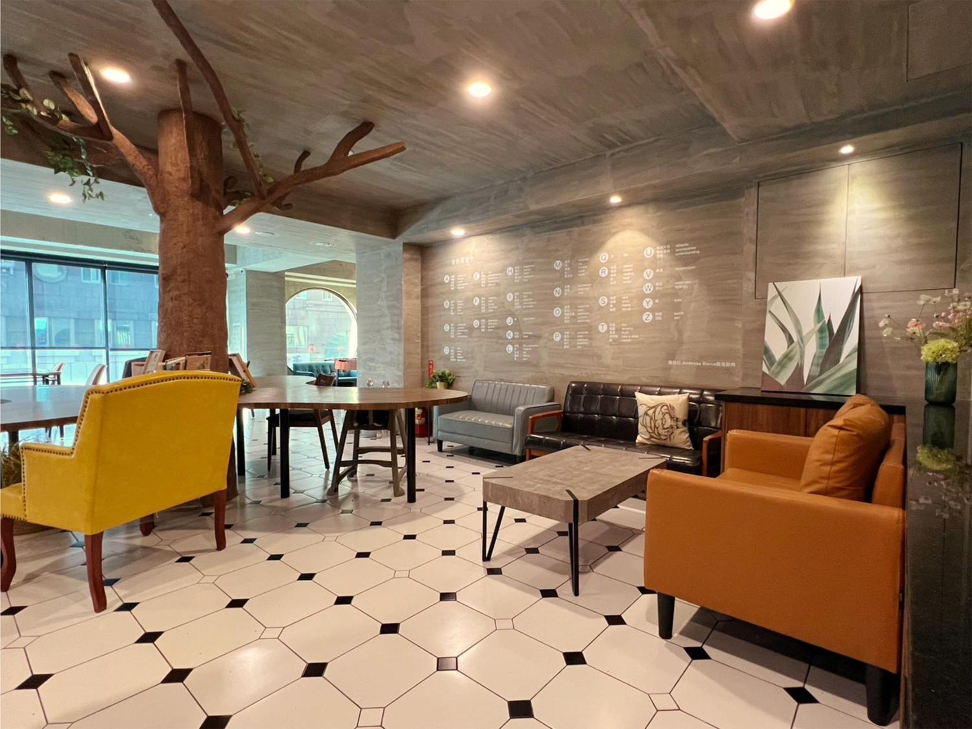 Roaders Hotel Tainan Chengda Esterno foto